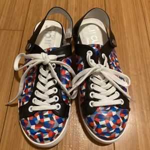 Worn once, cute kicks with eye-catching design!